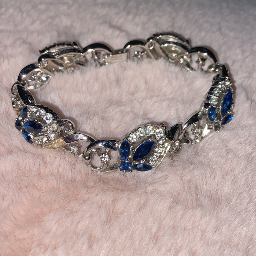 Vintage rhinestone bracelet Trifari from Cadoret Bros beautiful condition